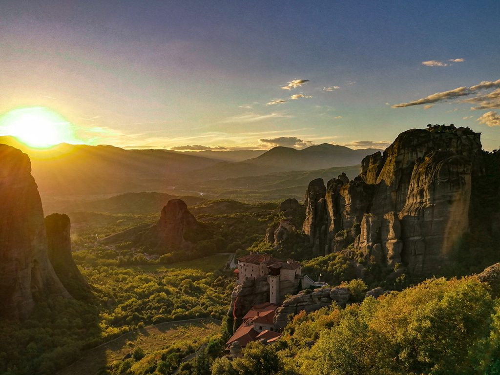 Meteora is famous for its Sunset and hordes of people gather around sunset points to capture the majestic moment.